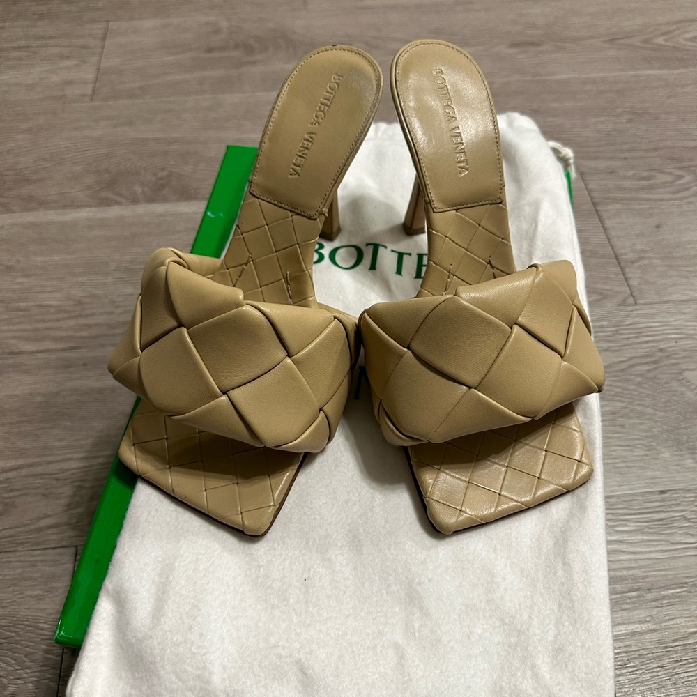 Bottega Veneta Lido intrecciato weave slides